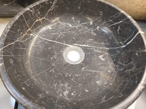 Schwarzes Marmor Waschbecken in verschiedenen Varianten
